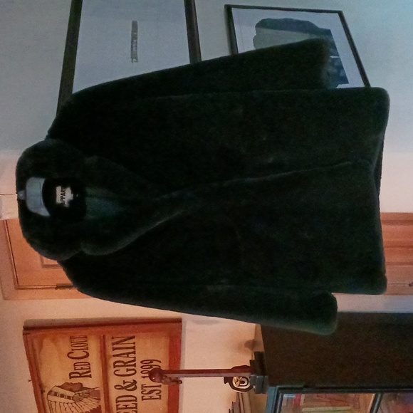 APPARIS Faux Fur Coat. Deep Forest Green. Size Large. - Picture 5 of 6
